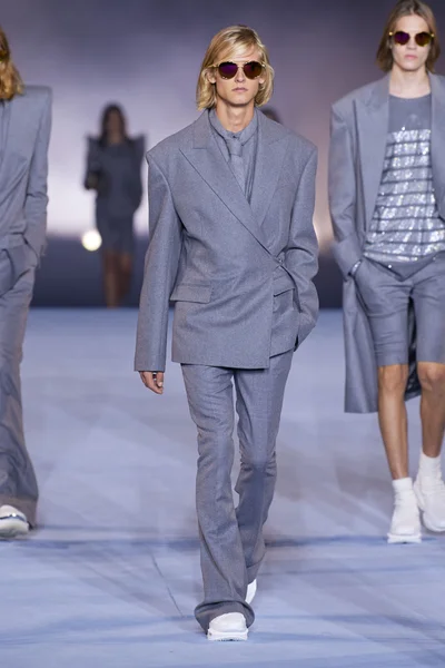Look 24